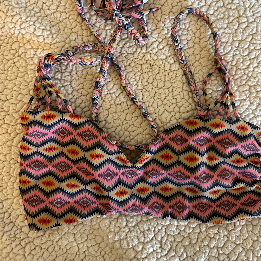 Acacia swimwear top - L